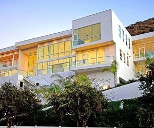 The home, which was listed on Redfin, was completed in 2007, boasts 6 bedrooms and 9