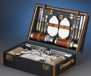 A classic, Rolls-Royce picnic case designed in 1905 has been put on sale by M.S. Rau