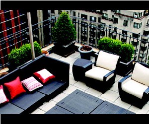 Located on the corner of 35th Street and Park Avenue, this stately pre-war property f...
