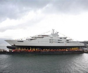 To be delivered to a foreign owner at the end of 2010, she features an expansive sea