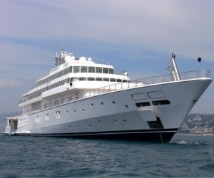 Music mogul David Geffen has recently edged out Larry Ellison to take control of Risi...