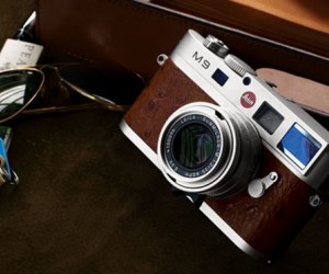 The special edition camera comes with a Leica 35mm f/2 Summicron silver chrome lens.