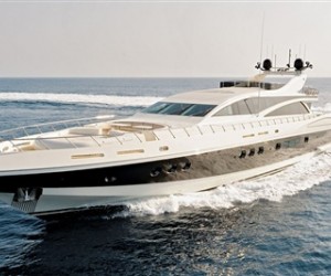 The new Leopard 43M Yacht is worthy of its fast feline name with a top speed of 35 Kn...