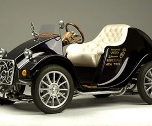 A fantastically cool and vintage looking electric roadster, set to his markets this S...