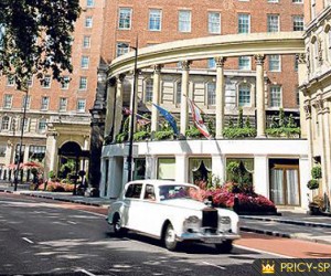 Luxury five-star Grosvenor House Hotel, Park Lane located towards the Oxford Street r...