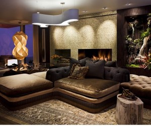 Judging from this small look we get into the Esquire House, this is the complete luxu...