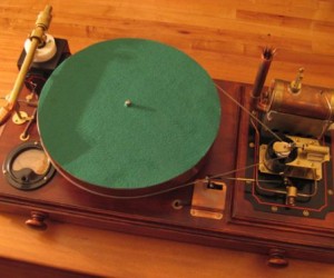 Simon Jansen, of Auckland, New Zealand has created a truly 'Steam Punk' piece of tech...