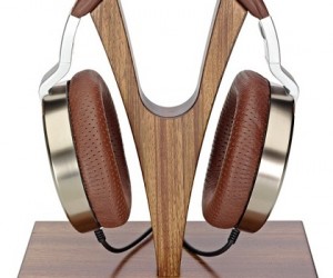 Ultrasone has unveiled its spectacular Edition 10 headphones which are covered in gol...