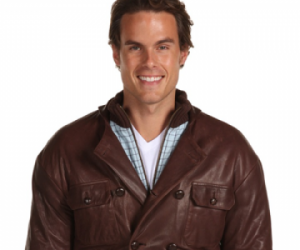 Beautifully constructed out of 100% lamb, this designer coat is well worth it's